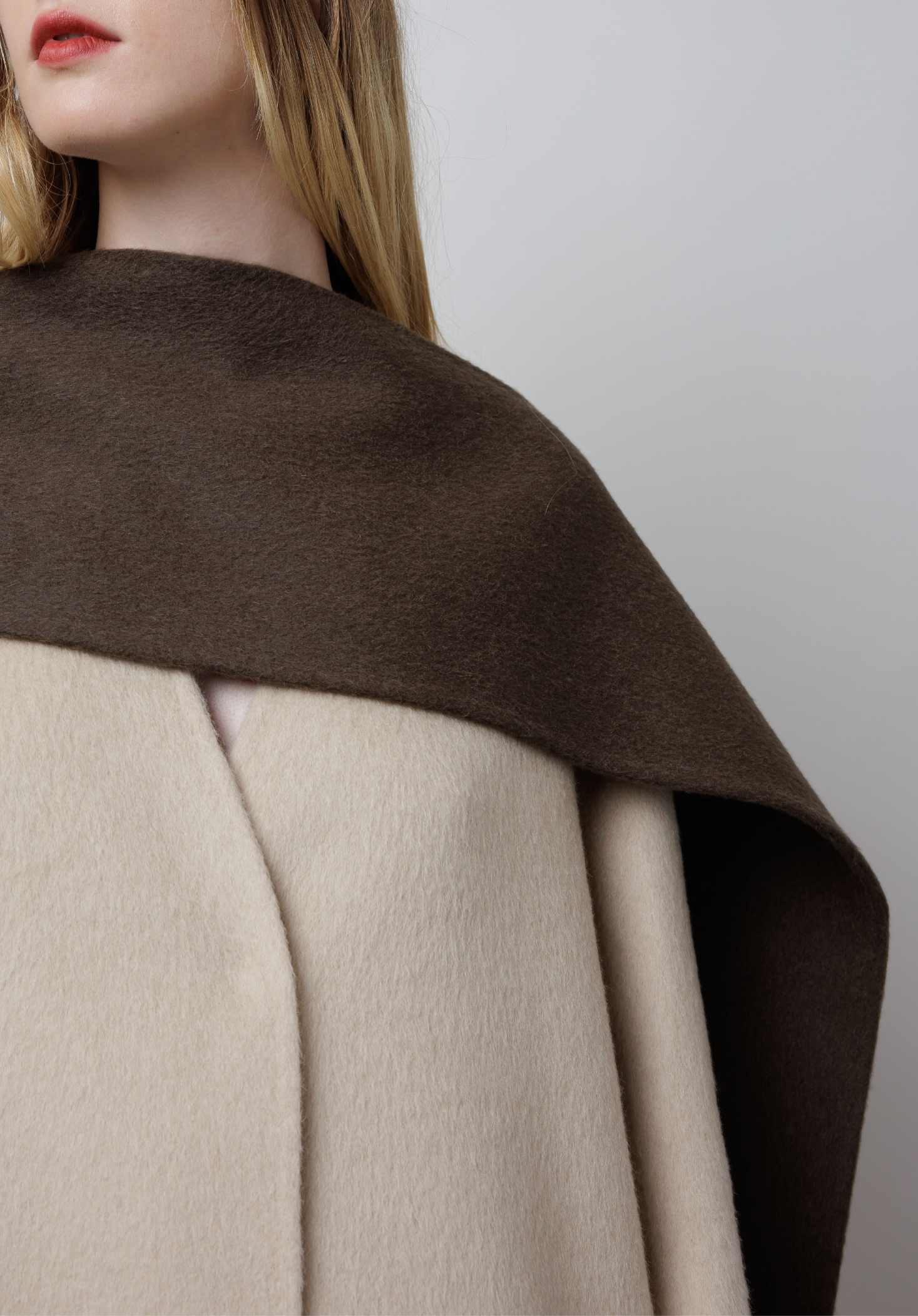 V-Neck Camel Coat in White image 4